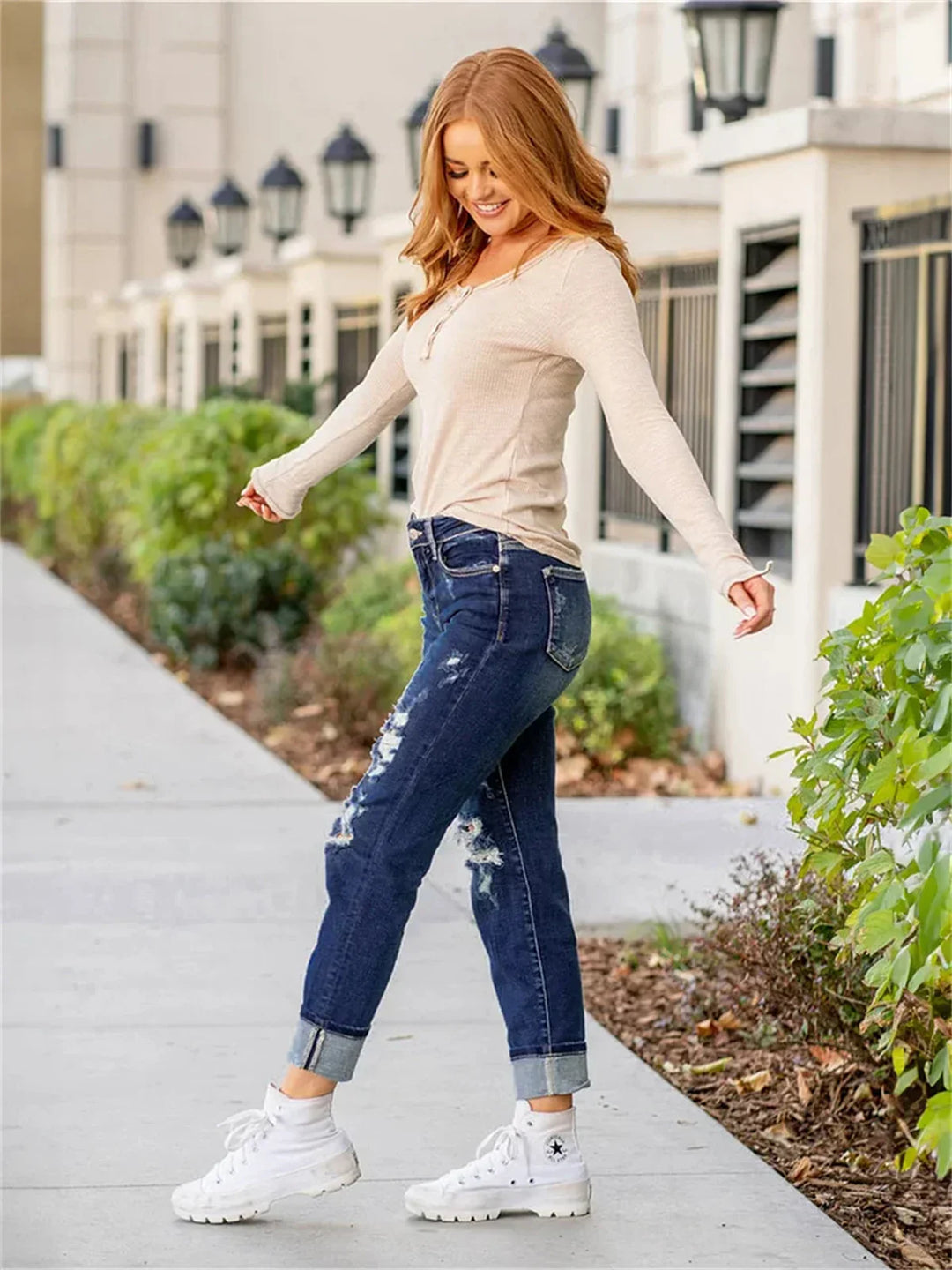 Isla | Sculpting Distressed Boyfriend Jeans